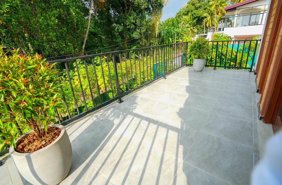 Балкон с видом на тропический сад — Syndeo Garden, Хиккадува